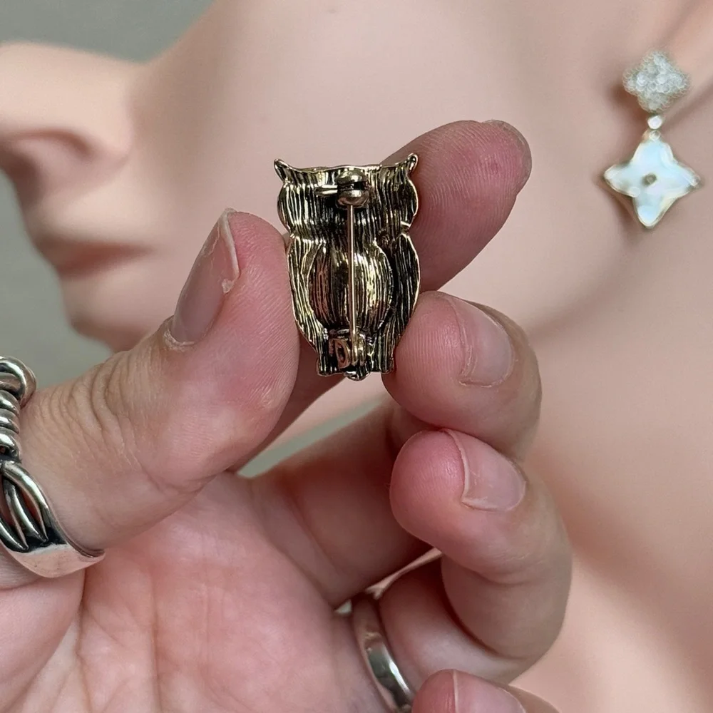 ⚜️ Vintage Style Elegant Gold Owl Brooch with Crystals 💎 - Picture 7 of 8